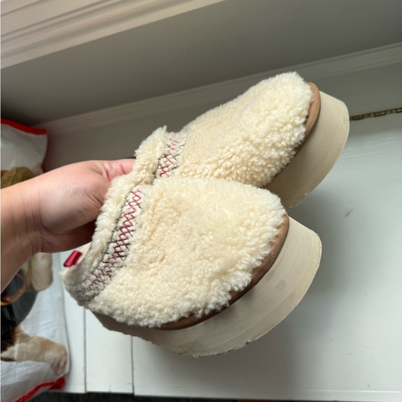UGG Women's Sherpa Slippers - Picture 6 of 6
